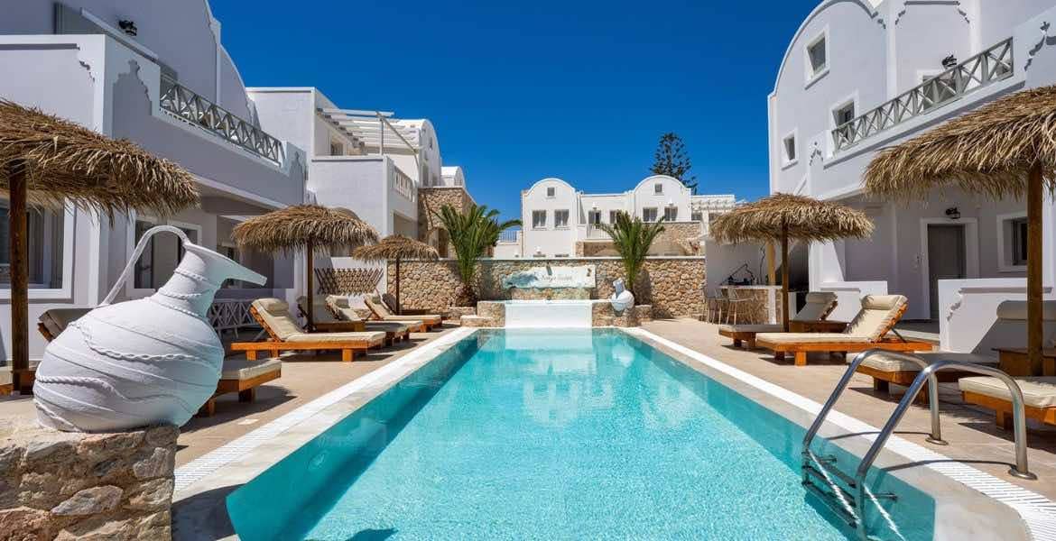 Kalya Suites ▶︎ Pool im Hotel I GREEKCUISINEmagazine