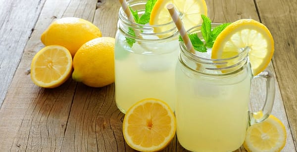 Zitrone mit Honig Lemonade ▶︎ Erfrischungsgetränk I GREEKCUISINEmagazine