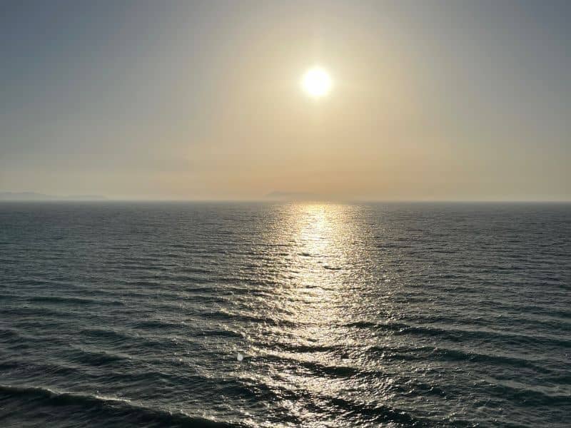 Loggas Sunset Beach ▶︎ perfekter Sonnenuntergang am Meer I GREEKCUISINEmagazine